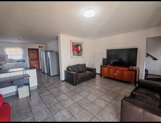 3 BEDROOM TOWNHOUSE FOR SALE IN MOSSEL BAY CENTRAL
